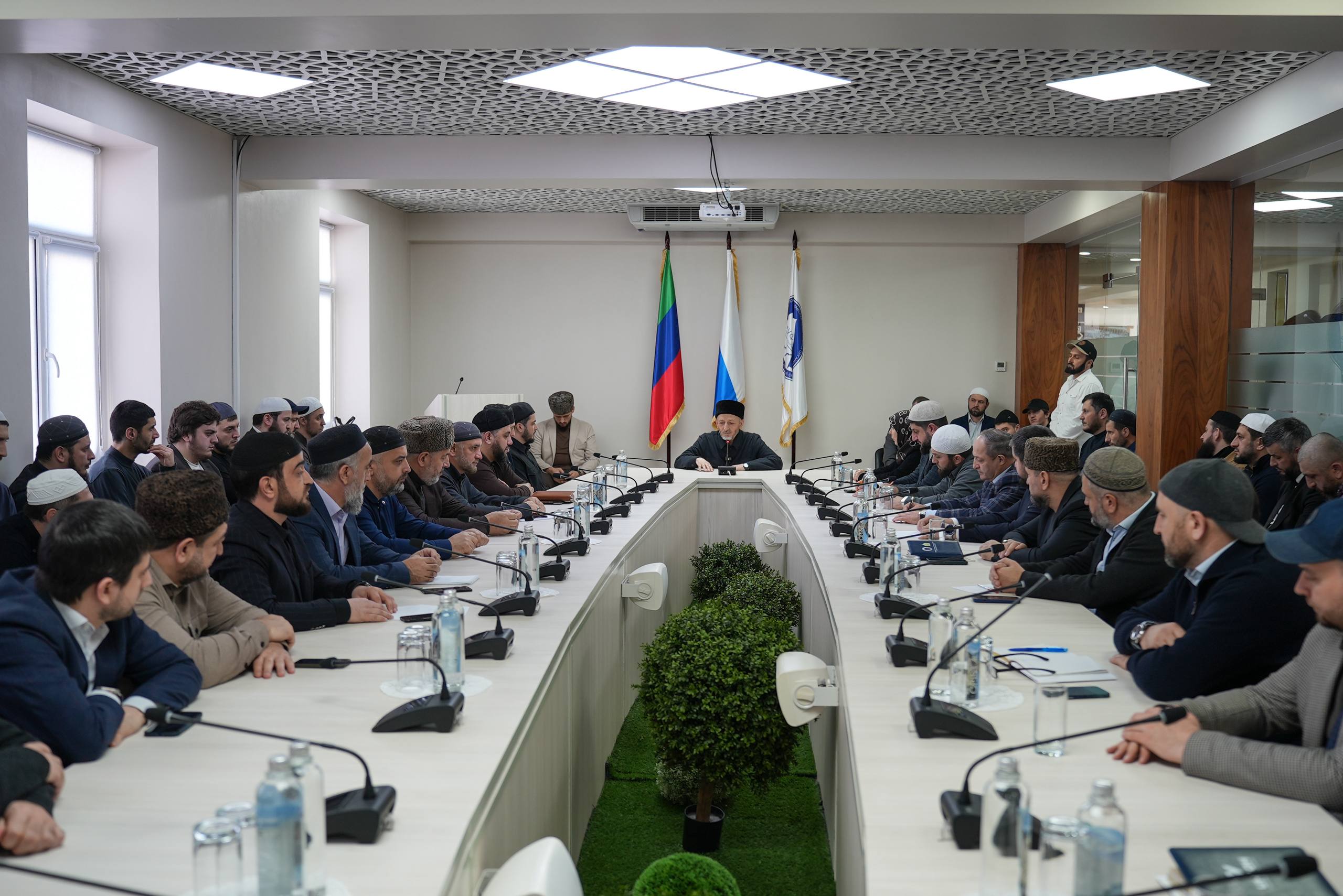 В конференц-зале Муфтията РД под председательством Муфтия Дагестана, шейха Ахмада Афанди, состоялось расширенное заседание.