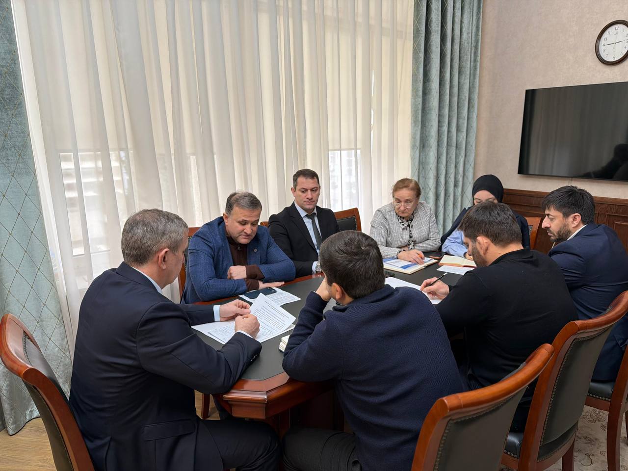 Сегодня принял участие на совещании у Уполномоченного по правам человека в РД Запира Алхасова. Обсудили состояние и перспективы развития юридических к...