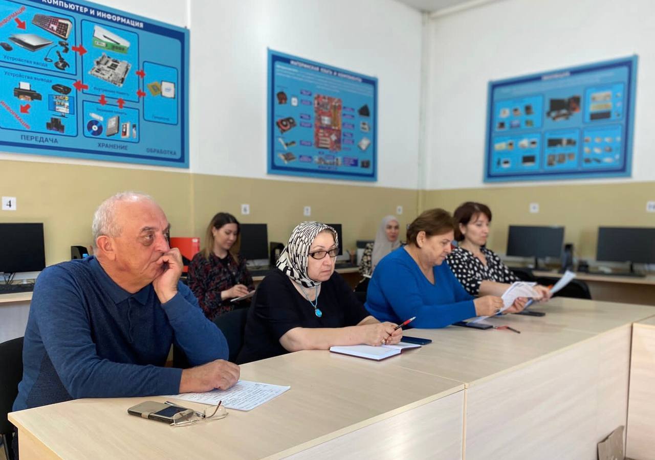 Совещание директора с административно-управленческим персоналом