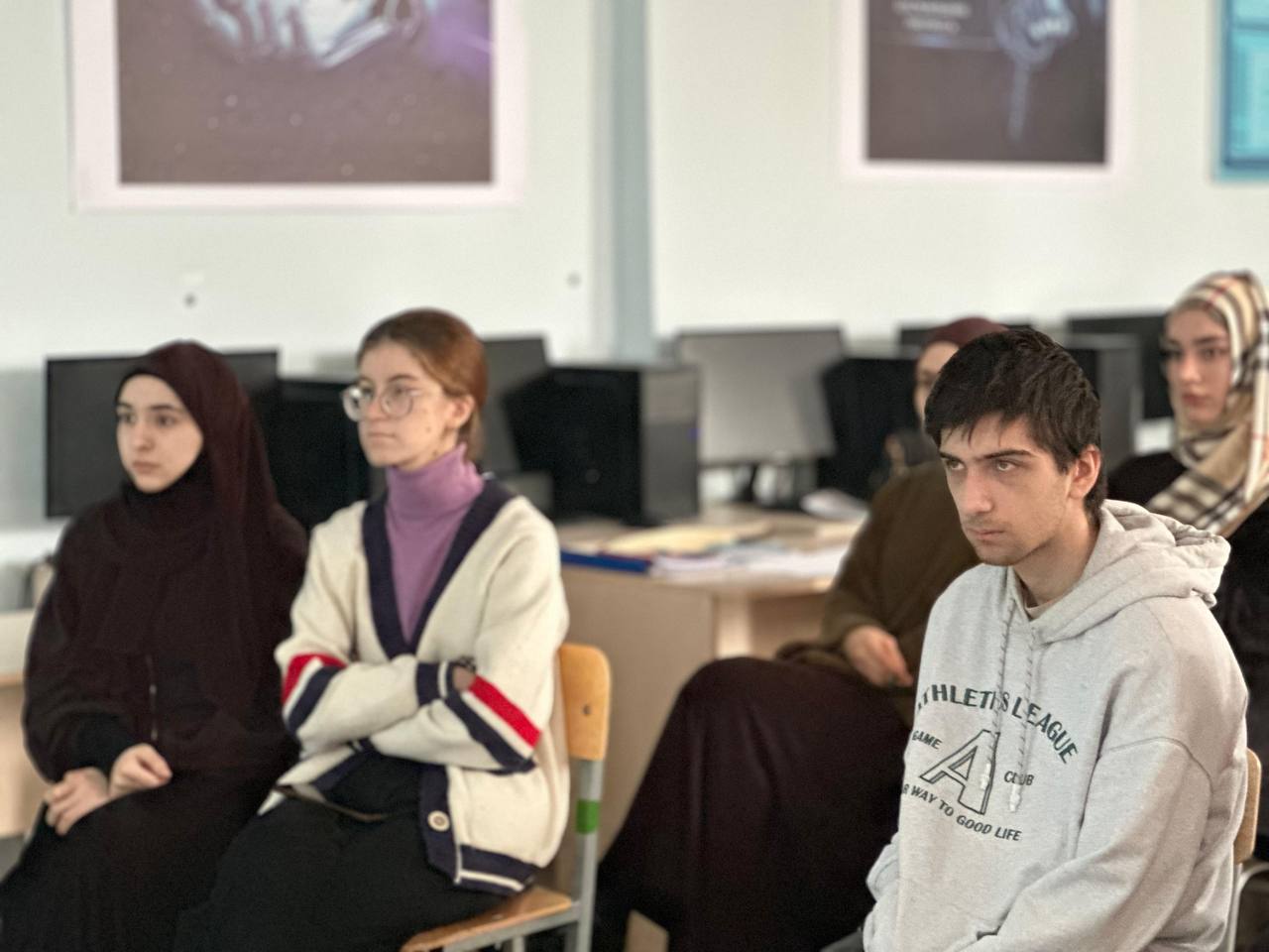 В Гуманитарно-педагогическом колледже сегодня прошел организованный просмотр документально-художественного фильма «Анатомия подвига. Полицейские истор...