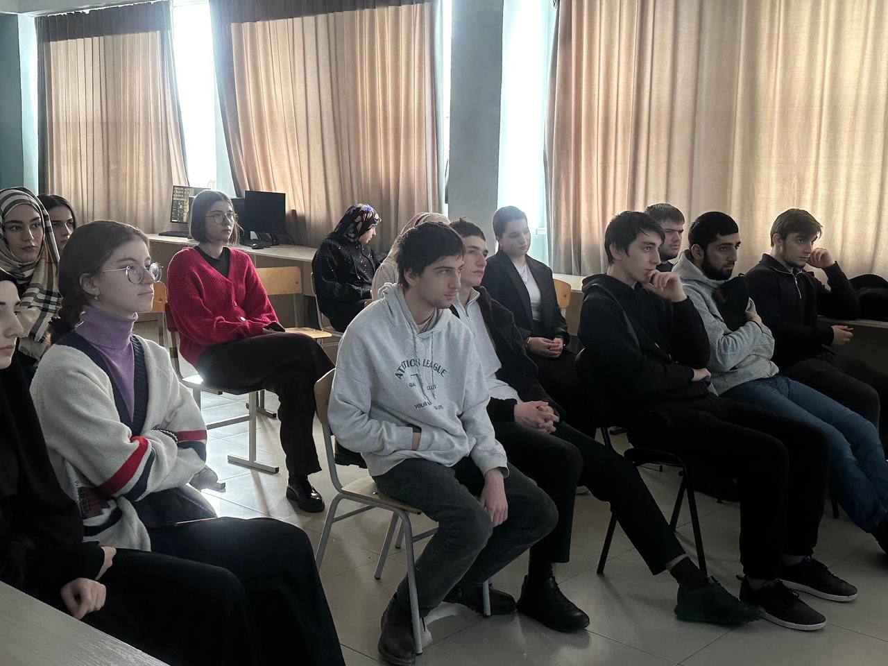 В Гуманитарно-педагогическом колледже сегодня прошел организованный просмотр документально-художественного фильма «Анатомия подвига. Полицейские истор...